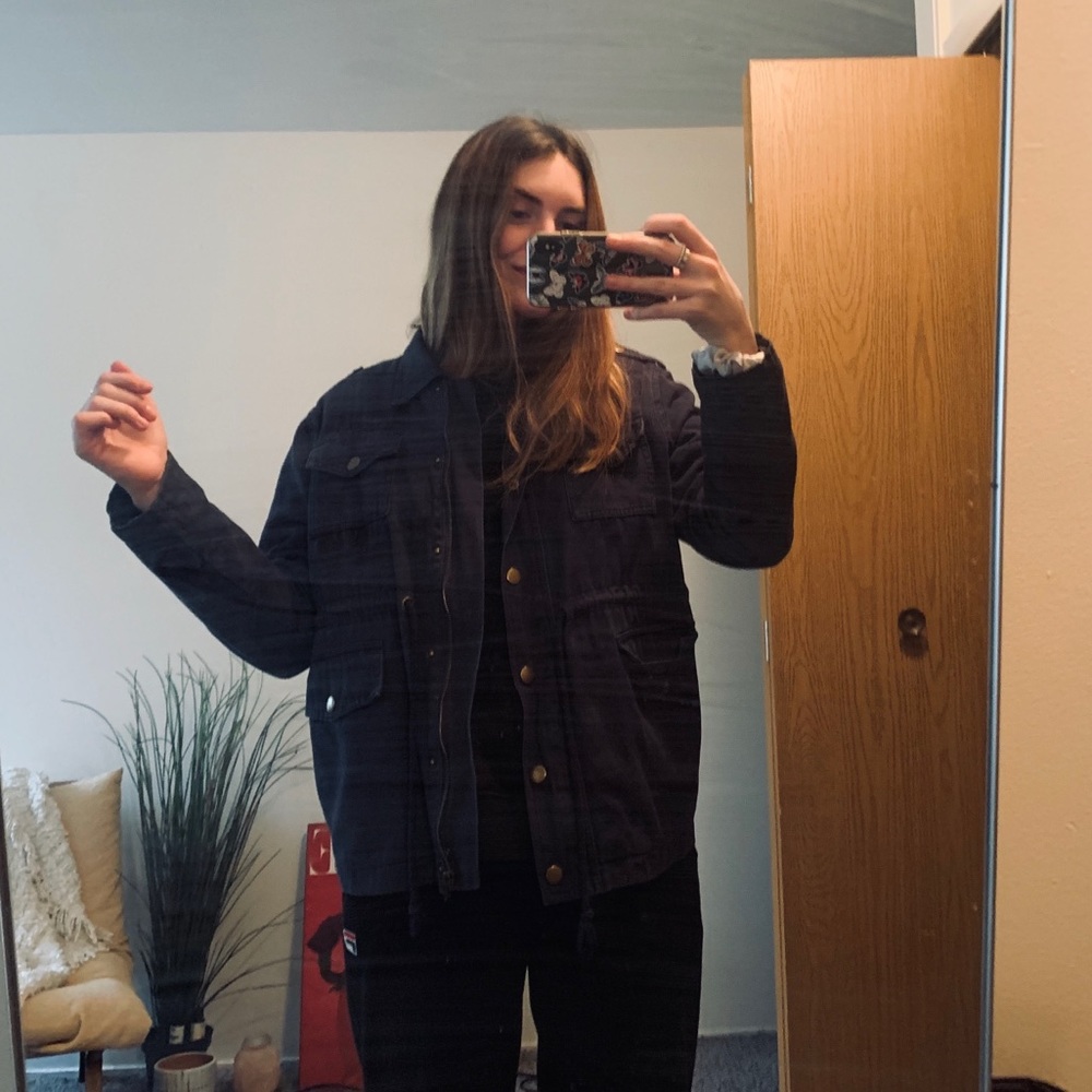 BRANDY MELVILLE COZY N CUTE JACKET